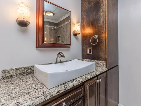 Bath - 211 Cherry Dr, Brandon, MS 39042 photo 4 of 8