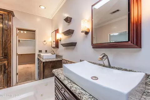 Bath - 211 Cherry Dr, Brandon, MS 39042 photo 5 of 8