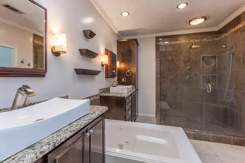 Bath - 211 Cherry Dr, Brandon, MS 39042 photo 6 of 8