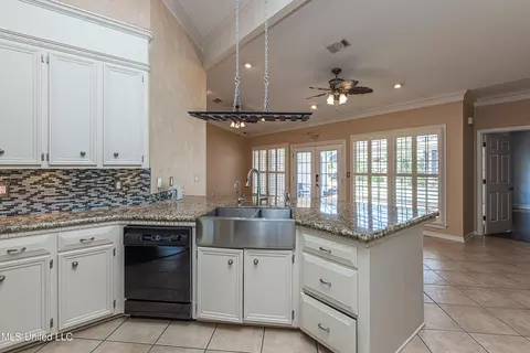 Kitchen - 211 Cherry Dr, Brandon, MS 39042 photo 4 of 5
