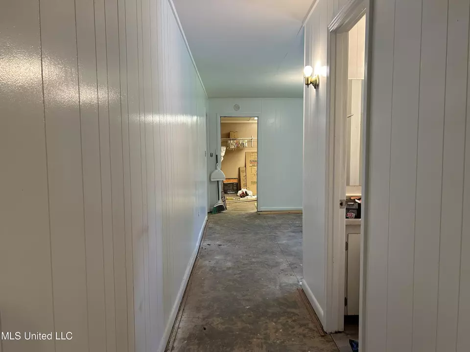 Entry Way - 334 Savanna St, Jackson, MS 39212 photo 4 of 8