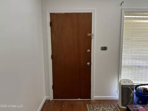 Entry Way - 334 Savanna St, Jackson, MS 39212 photo 1 of 8
