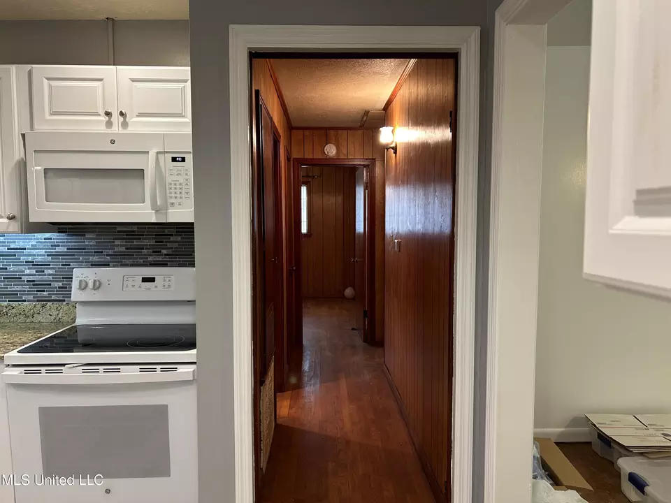 Entry Way - 334 Savanna St, Jackson, MS 39212 photo 5 of 8