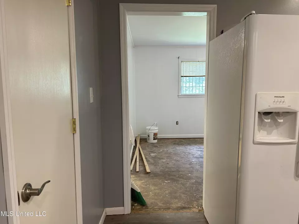 Entry Way - 334 Savanna St, Jackson, MS 39212 photo 2 of 8