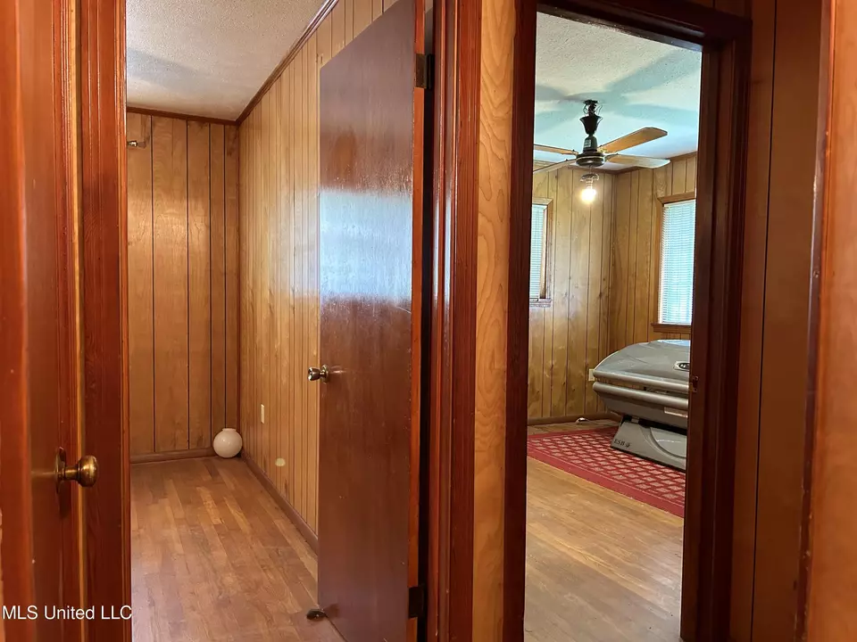 Entry Way - 334 Savanna St, Jackson, MS 39212 photo 6 of 8