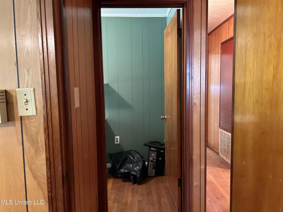 Entry Way - 334 Savanna St, Jackson, MS 39212 photo 7 of 8