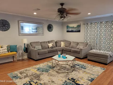 Living - 138 Chestnut Cv, Jackson, MS 39212 photo 4 of 7