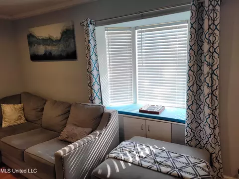 Living - 138 Chestnut Cv, Jackson, MS 39212 photo 7 of 7