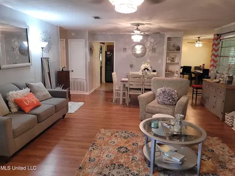 Living - 138 Chestnut Cv, Jackson, MS 39212 photo 5 of 7