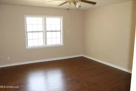 Living - 225 Oak Bnd, Madison, MS 39110 photo 2 of 2