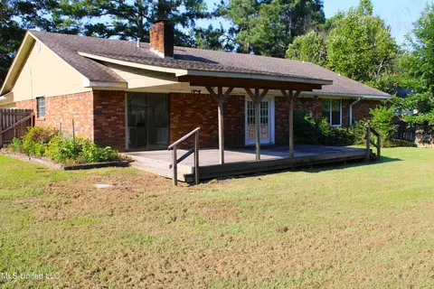 Exterior - 225 Oak Bnd, Madison, MS 39110 photo 6 of 8