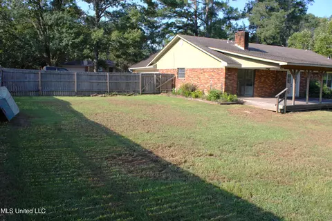 Exterior - 225 Oak Bnd, Madison, MS 39110 photo 5 of 8