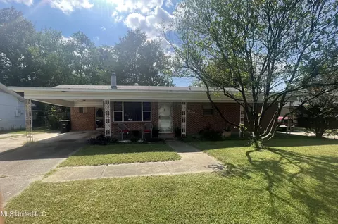 1237 Longview Dr, Greenville, MS 38703