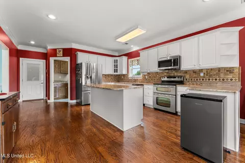 Kitchen - 1240 Lake View Dr, Hernando, MS 38632 photo 1 of 4