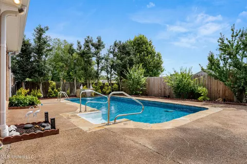 Exterior - 1240 Lake View Dr, Hernando, MS 38632 photo 6 of 6