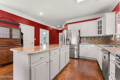 Kitchen - 1240 Lake View Dr, Hernando, MS 38632 photo 2 of 4