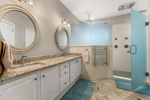 Bath - 1240 Lake View Dr, Hernando, MS 38632 photo 1 of 3