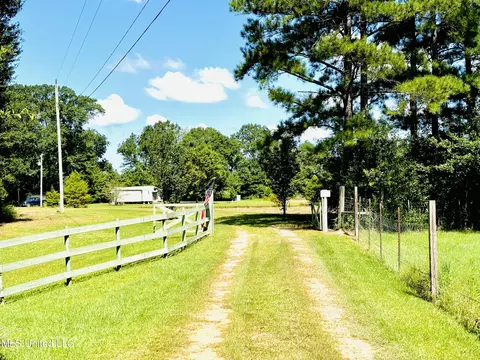 84 Moon Beam Rd, Poplarville, MS 39470