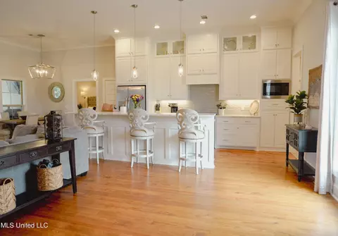 Kitchen - 118 Hampton Trl, Madison, MS 39110 photo 2 of 4