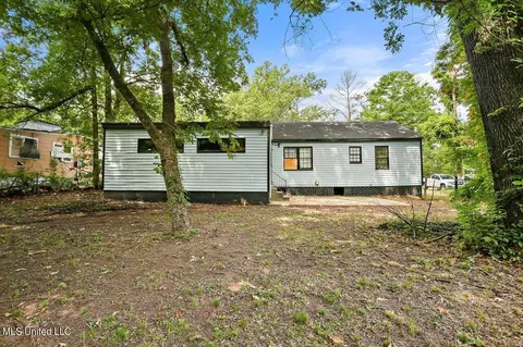 Exterior - 1932 Belvedere Dr, Jackson, MS 39204 photo 2 of 4