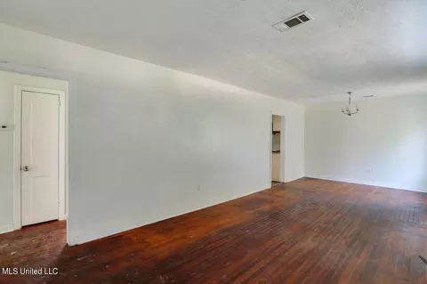Living - 1932 Belvedere Dr, Jackson, MS 39204 photo 1 of 7