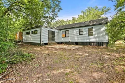 Exterior - 1932 Belvedere Dr, Jackson, MS 39204 photo 4 of 4