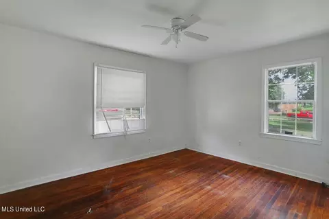 Bedroom - 1932 Belvedere Dr, Jackson, MS 39204 photo 3 of 4