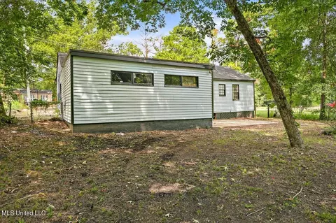 Exterior - 1932 Belvedere Dr, Jackson, MS 39204 photo 3 of 4