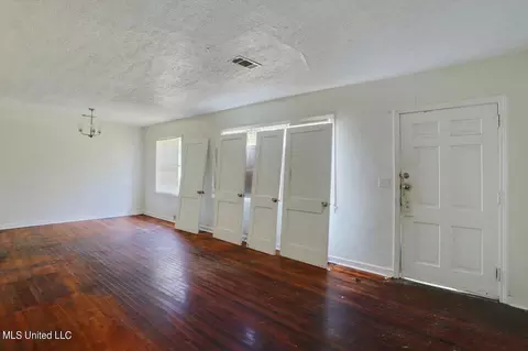 Living - 1932 Belvedere Dr, Jackson, MS 39204 photo 4 of 7