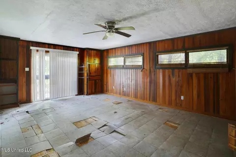 Living - 1932 Belvedere Dr, Jackson, MS 39204 photo 7 of 7