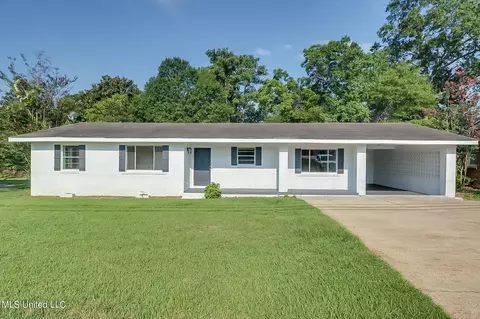 432 S Vardaman St, Wiggins, MS 39577