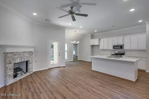 Living - 2063 Pebble Creek Dr, Brandon, MS 39042 photo 1 of 2