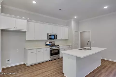 Kitchen - 2063 Pebble Creek Dr, Brandon, MS 39042 photo 1 of 2