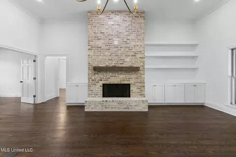 Living - 818 Beaumont Dr, Madison, MS 39110 photo 3 of 5
