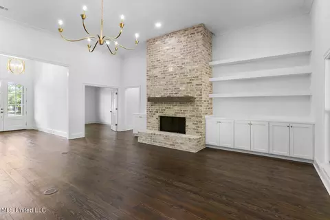 Living - 818 Beaumont Dr, Madison, MS 39110 photo 4 of 5