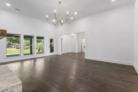 Living - 818 Beaumont Dr, Madison, MS 39110 photo 5 of 5
