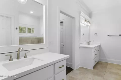 Bath - 818 Beaumont Dr, Madison, MS 39110 photo 6 of 6