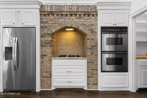 Kitchen - 818 Beaumont Dr, Madison, MS 39110 photo 1 of 3
