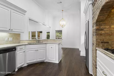 Kitchen - 818 Beaumont Dr, Madison, MS 39110 photo 3 of 3