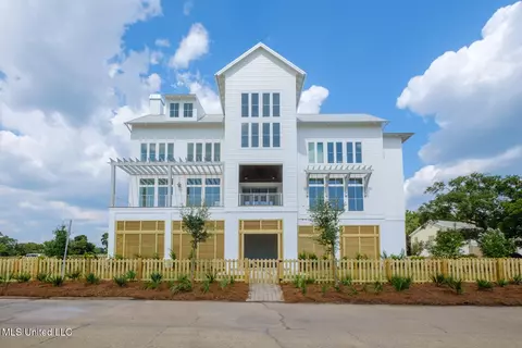 109 S Beach Dr, Ocean Springs, MS 39564