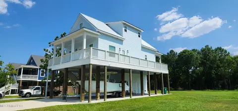 401 Robert St, Waveland, MS 39576
