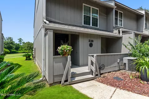 Exterior - 220 Highpoint Dr, Diamondhead, MS 39525 photo 2 of 4