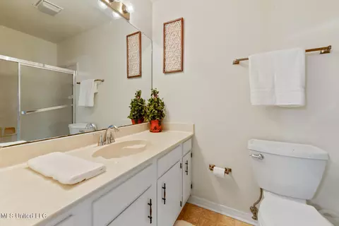 Bath - 220 Highpoint Dr, Diamondhead, MS 39525 photo 2 of 3