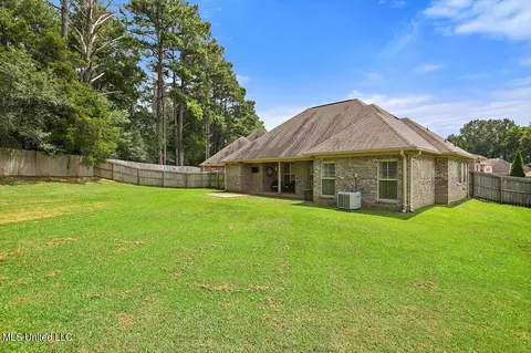 Exterior - 123 Meadowcreek Dr, Brandon, MS 39042 photo 4 of 5