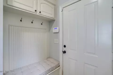 Entry Way - 123 Meadowcreek Dr, Brandon, MS 39042 photo 2 of 2