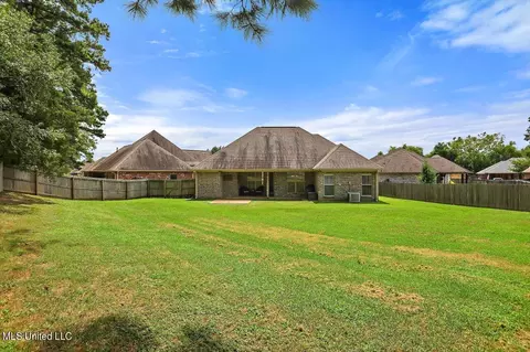 Exterior - 123 Meadowcreek Dr, Brandon, MS 39042 photo 3 of 5