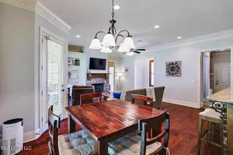 Dining - 123 Meadowcreek Dr, Brandon, MS 39042 photo 1 of 2