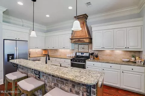 Kitchen - 123 Meadowcreek Dr, Brandon, MS 39042 photo 1 of 4