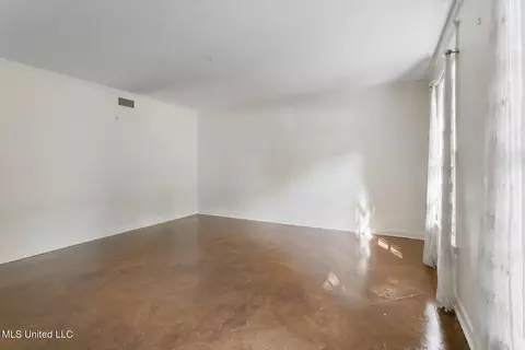 Living - 5155 Kaywood Dr, Jackson, MS 39211 photo 1 of 3