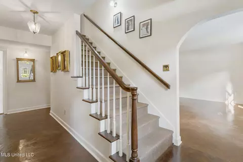 Entry Way - 5155 Kaywood Dr, Jackson, MS 39211 photo 1 of 1